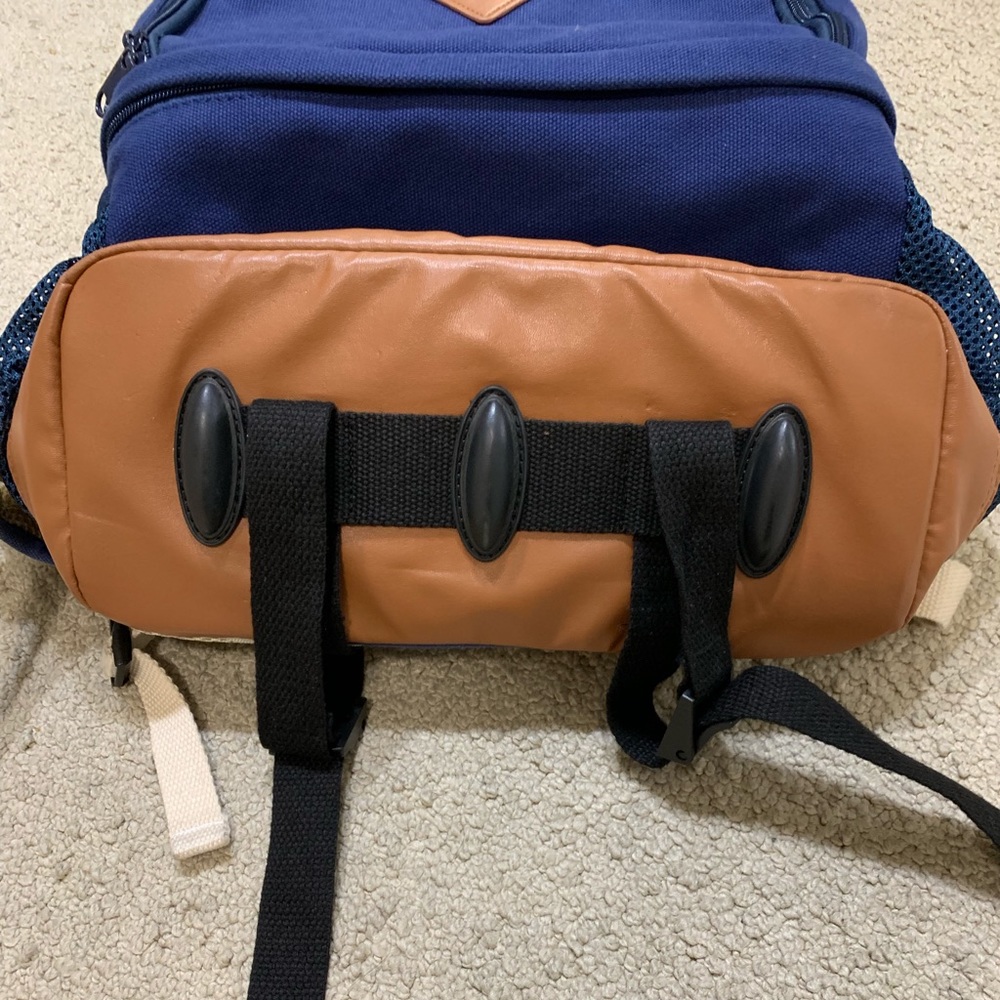 DSLR Camera Backpack - Picture 2 of 7